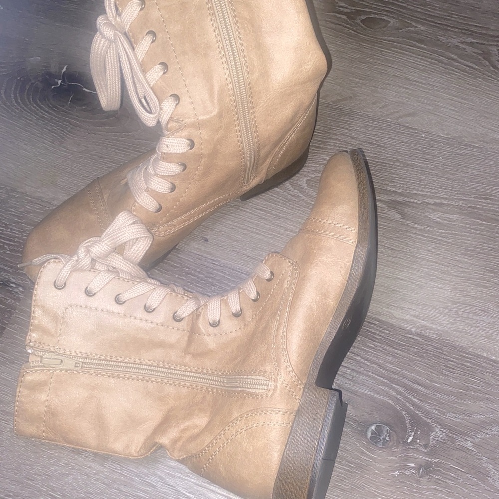 Combat tan boots